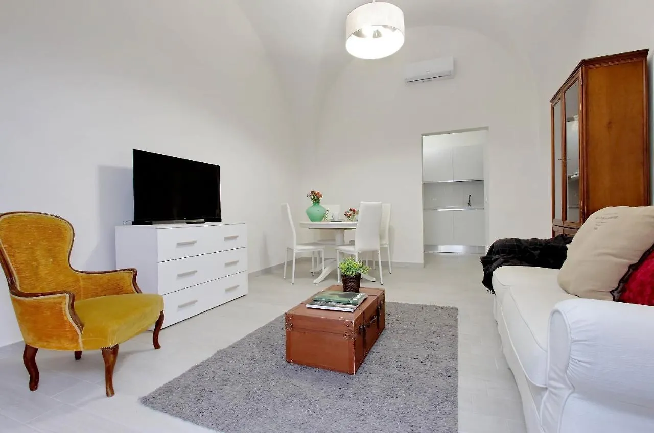 Ponte Cavour Apartment Roma 0*,  Italia