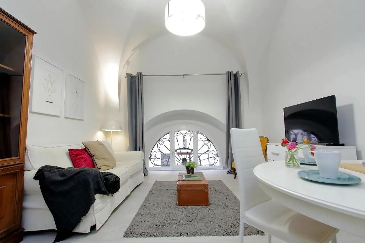 Ponte Cavour Apartment Roma 0*,  Italia